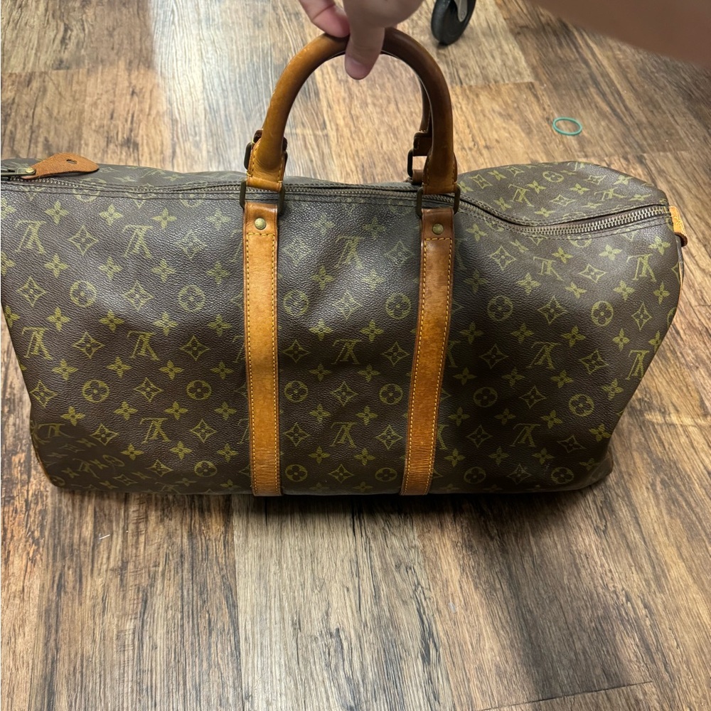 Louis Vuitton Keepall 50 bag
have authenticity certificate